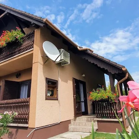Varga Gardens Holiday home *