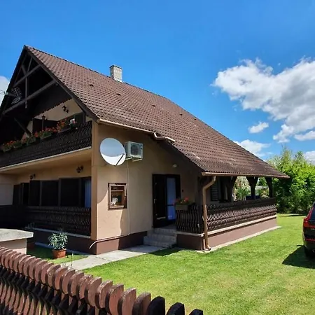 Varga Gardens * Balatonmariafurdo