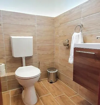 Varga Gardens بيت للعطل Balatonmáriafürdő