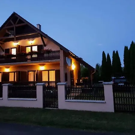 Varga Gardens Balatonmariafurdo